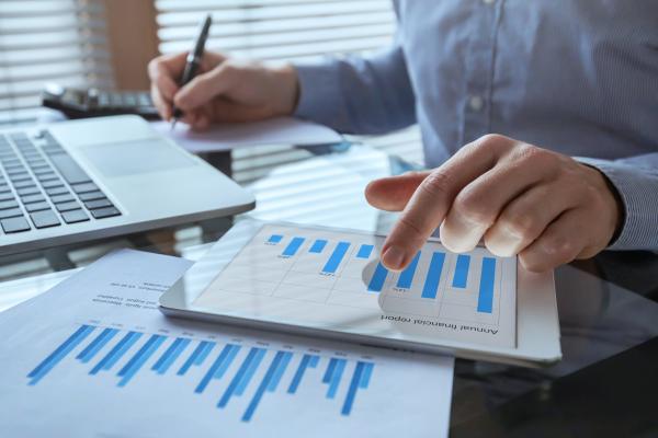 checking a bar chart