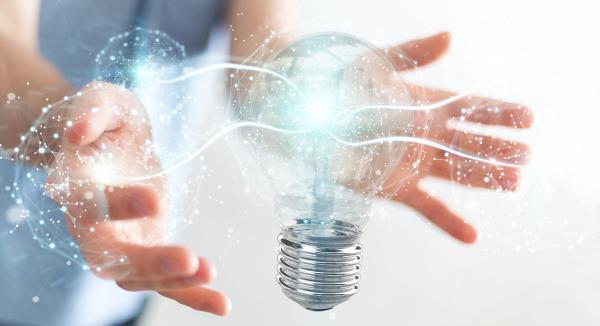 hands holding a lighbulb